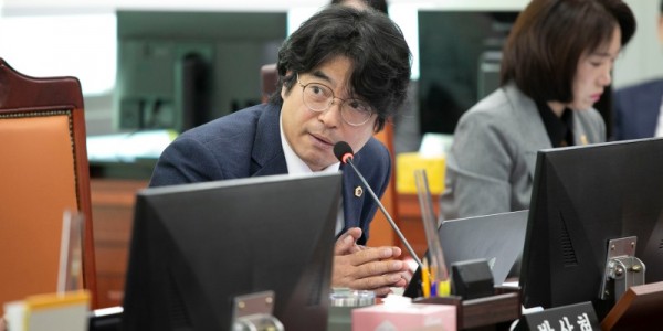 251120 박상현 의원, 행감서 경기연구원 인건비, 출연연 기준 정밀 재설계해야.jpg