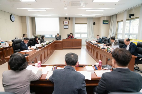 사진1. 용인특례시의회 문화복지위원회(위원장 김상수)는 20일 위원회 소관 시 산하 기관을 대상으로 2025년도 제2차 정례회 행정사무감사 4일 차 감사를 진행했다..jpeg