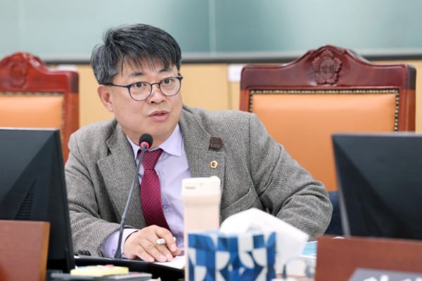 251121 김재훈 의원, 학교사회복지사 처우 개선 촉구.jpg