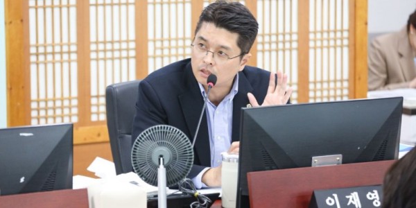 251124 이재영 의원, “재정 어렵다고 가장 약한 고리 먼저 끊어선 안 돼... 소공인·취약기업 판로는 연착륙 설계 필요”1.jpg