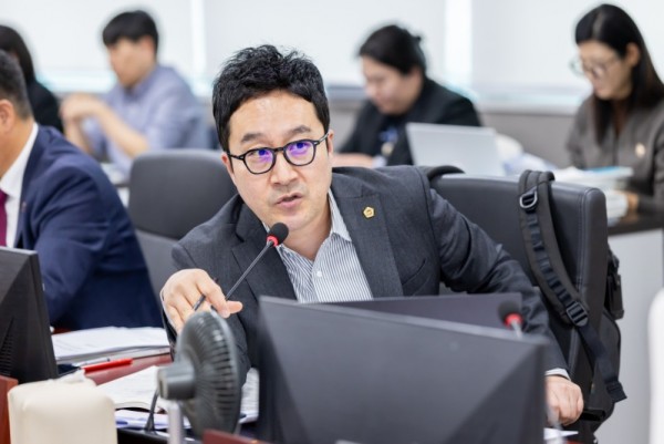 251124 최병선 의원, 중장년 ‘라이트 잡’ “기업을 위한 고용지원금 전락” 비판1.jpg