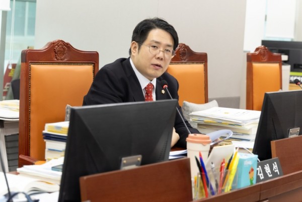 251124 김현석 의원, 통합운영학교, 과밀,운영혼란 심각..정책 원점 재검토 필요.jpg