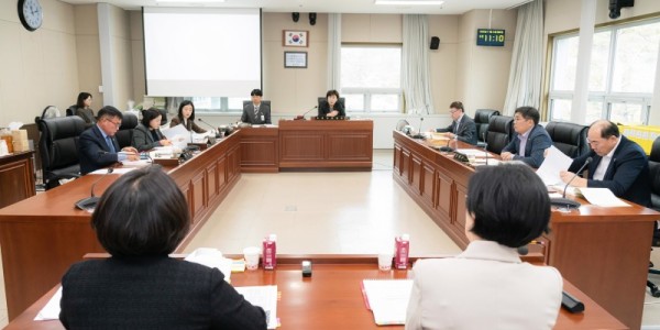 사진1. 용인특례시의회 문화복지위원회(위원장 김상수)는 24일 위원회 소관 처인·기흥·수지 3개 구 보건소에 대한 8일.JPG