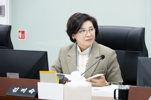 251125 김미숙 의원, “미래산업 경쟁력은 기초과학에서 시작... 예산 축소는 역행”.jpg