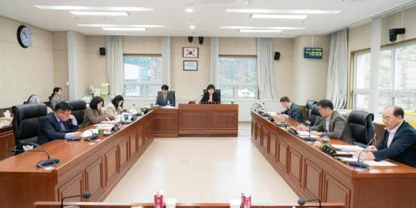 사진1. 용인특례시의회 문화복지위원회는 25일 2025년도 제297회 제2차 정례회 기간 동안 실시한 행정사무감사에 대한 강평을 했다..JPG