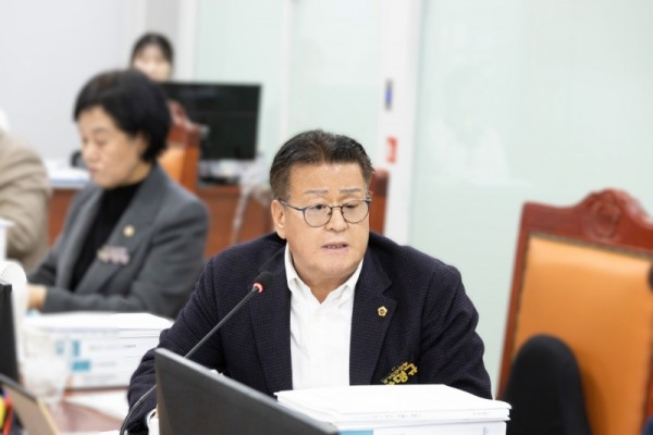 251126 안명규 의원, “경기국제공항추진단, 집도 안 구해놓고 가구 배치부터...” 거꾸로 절차 비판.jpg