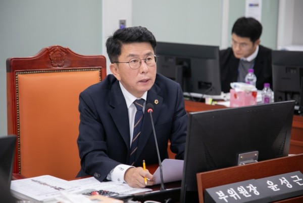 251127 윤성근 의원, “소방정책자문위원회 기능 강화와 국외훈련 확대” 촉구.jpg