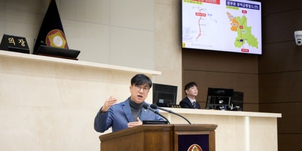 [사진1] 20251126 제297회 제2차 정례회 제3차 본회의 시정질문-1.김병민 의원(1).jpg