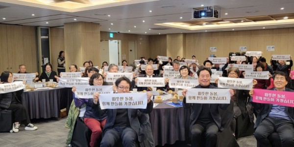 251128 박재용 의원, 장기요양 종사자와 연대 메시지 전해 (1).jpg