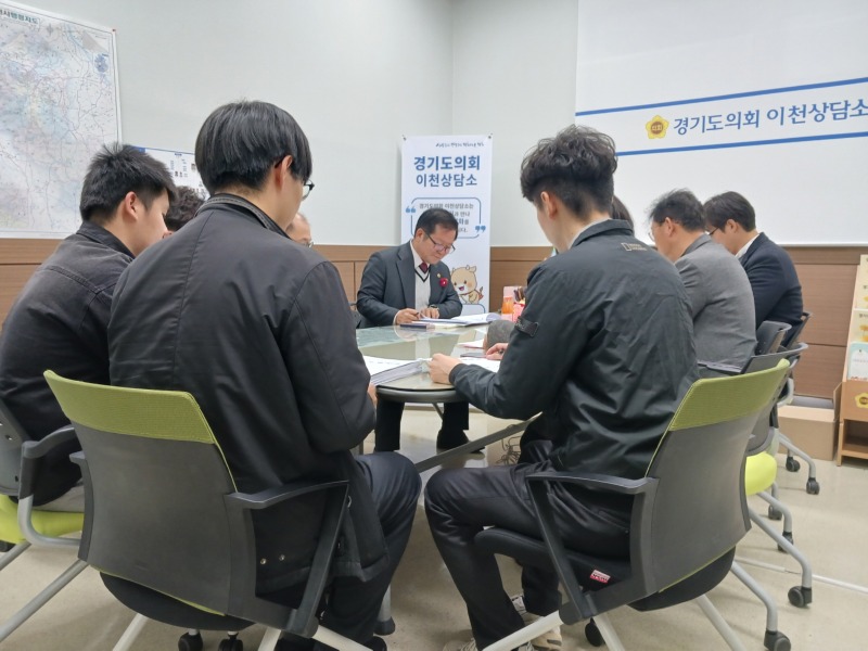 251201 허원 의원, 김일중 의원, 이천교육지원청 본예산안 편성 정담회 개최.jpg