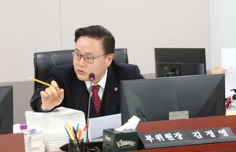 251209 김정영 의원, 나라가 빚을 내 지방에 예산 내려보내...“지방정부는 심부름꾼 전락 위기”1.jpg