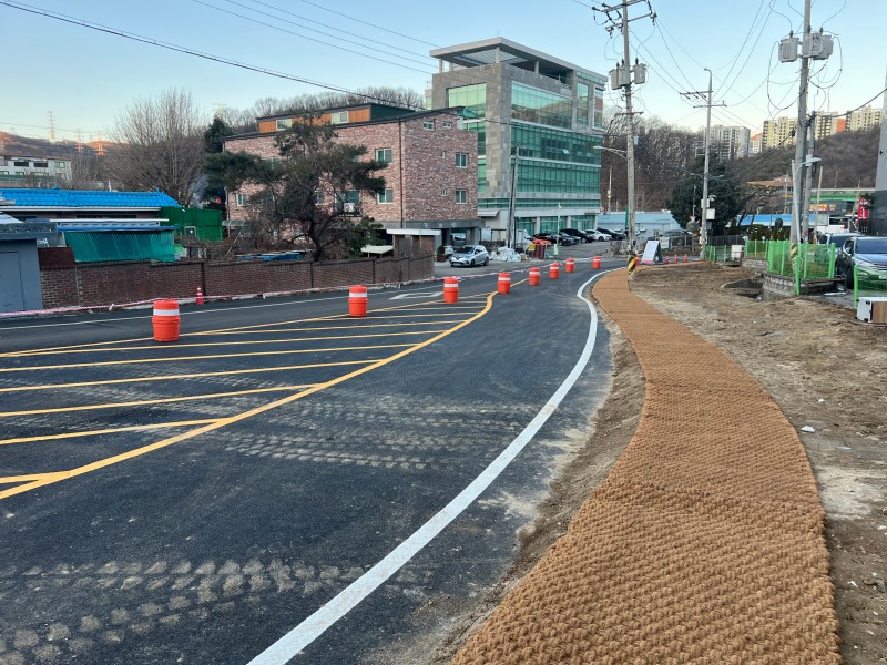 1. 용인특례시는 고기교~고기초 후문을 잇는 도로를 확장·정비했다고 밝혔다..jpg
