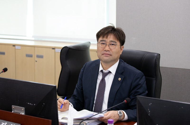 251217 이진형 의원, 작은도서관 지원 확대 촉구.jpg