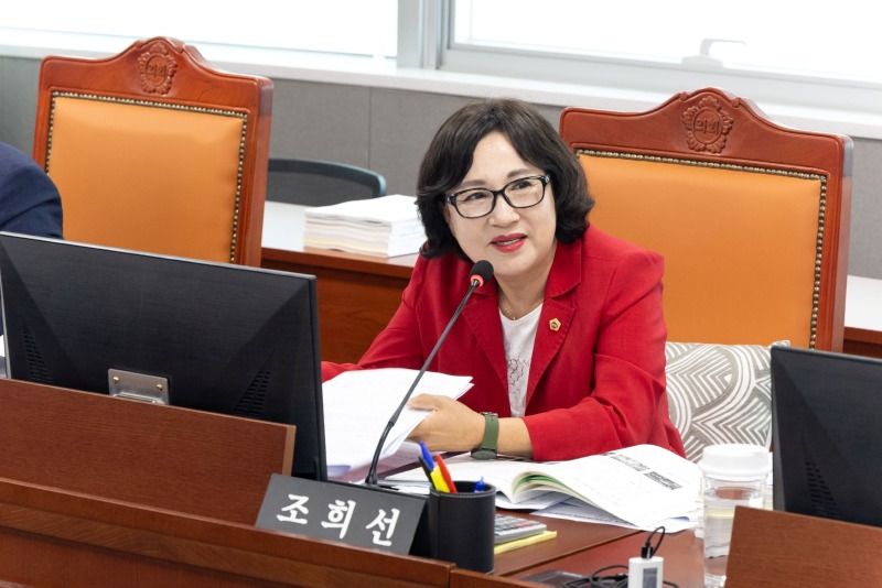251217 조희선 의원, 예산 실효성·도내 기업 육성 점검... 행정사무감사 우수의원 수상(1).jpg