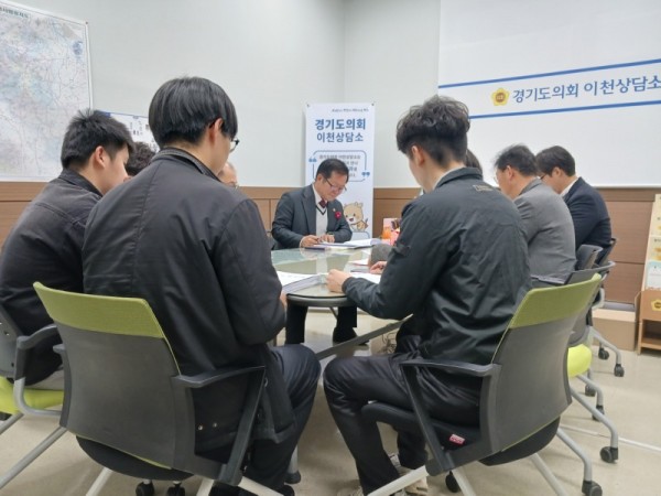 251201 허원 의원, 김일중 의원, 이천교육지원청 본예산안 편성 정담회 개최.jpg