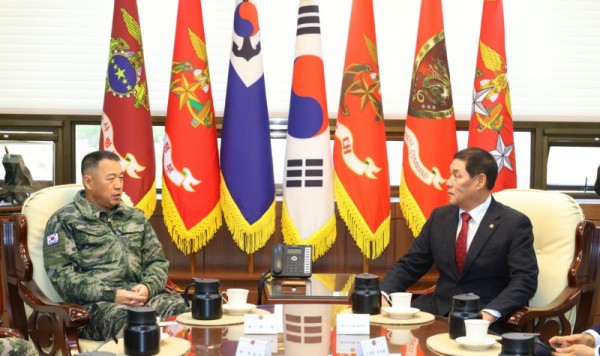 251204 김규창 부의장, 해병대사령부 공식방문... “경기-해병대 상시 교류체계 구축해 사기 높일 것” (1).jpg