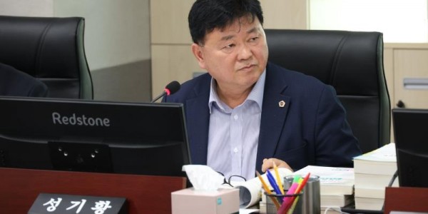 251205_성기황_의원__가처분_소송_중인_학교유무선네트워크_사업...내년_1_000억원_예산_편성_‘부적절’.jpg