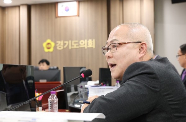 251208 박재용 의원, “추경 의존 복지예산은 현장 혼란만 키운다... 도민 삶과 복지 일자리 고무줄 예산 안돼” (1).jpg