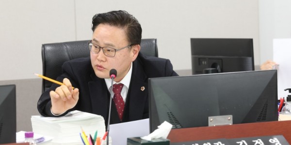 251209 김정영 의원, 나라가 빚을 내 지방에 예산 내려보내...“지방정부는 심부름꾼 전락 위기”1.jpg