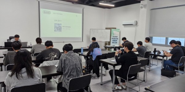 (사진1) 용인시산업진흥원은 반도체 산업 전문인력 양성 교육을 성황리에 종료했다고 밝혔다.(용인시산업진흥원 제공).JPG