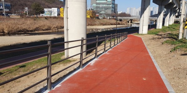 2. 용인특례시 처인구가 고림동 103-48번지 일대 경안천에 진입로를 조성했다..jpg