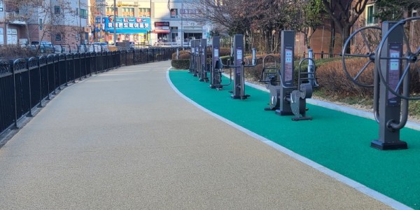 5. 포장을 마친 마북동 공공공지 산책로.jpg