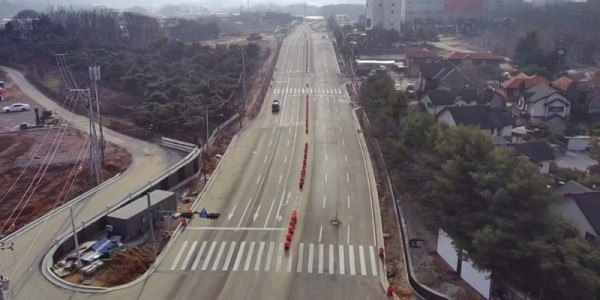 1-1. 용인특례시는 31일 보개원삼로 1.88㎞ 구간을 기존 왕복 2차로에서 4차로로 임시 확장 개통했다.jpg