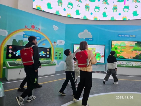 6. 용인특례시 환경교육센터에서 이뤄지는 기후탐험대 프로그램 모습.jpg