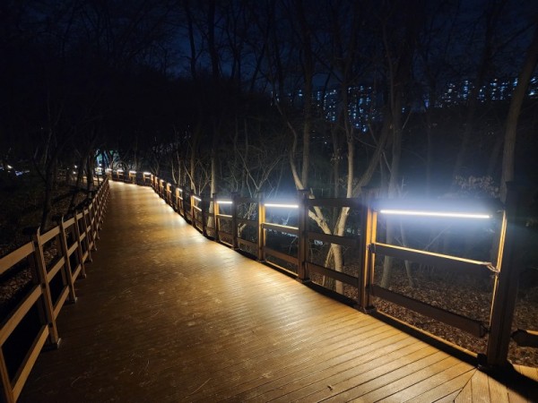 1-1. 용인특례시가 수지구 상현동 서봉숲속 근린공원에 조성한 서봉숲길.jpg