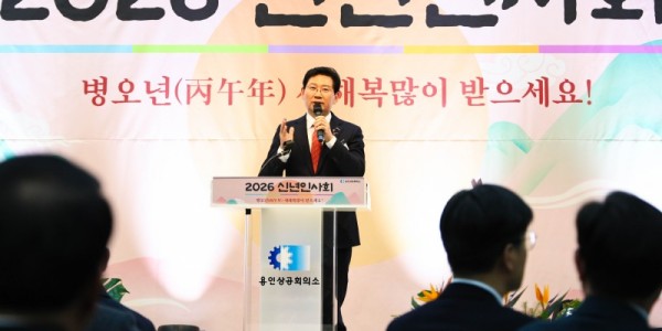 5-1. 2일 용인상의 세미나실에서 이상일 시장이 발언하고 있다.jpg