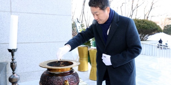 260102 김진경 의장, 2026년 병오년 새해 맞아 현충탑 참배 (1).jpg