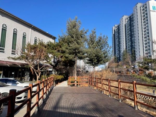 4. 용인특례시 수지구는 풍덕천동 1153번지 일원 산책로를 정비했다.jpeg