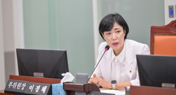 260119 이경혜 의원, 서울~평양~베이징 고속철도 건설 구상 환영.jpg