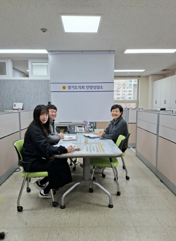 260119 이채명 의원, 건축물 외부 노후 썬팅 필름에 대한 환경오염 예방 대책 논의.jpg