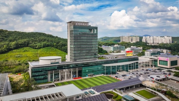 8. 용인특례시청사 전경.jpg