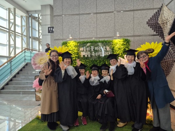 3. 용인특례시가 초등학교와 중학교 학력 인정 합동 졸업식을 열었다..jpg