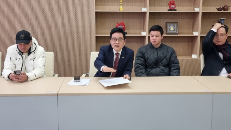 260206 이학수 의원, 평택호 수상태양광 저지 총력...지역단체와 정담회 개최 (1).jpg