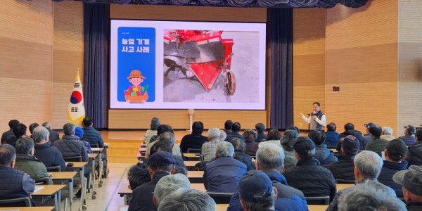 2. 용인특례시는 농업인 2006명을 대상으로 새해농업인실용교육을 진행했다. 사진은 지난 7일 실시한 농업기계 안전교육.jpg